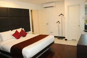 37th Crescent Hotel Bengaluru - Vista do quarto