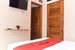 RedDoorz Syariah near Batu Night Spectacular - Chambre