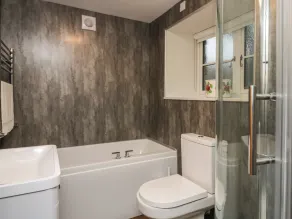The Barn - Bathroom