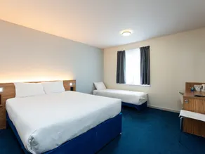 GO2 Lancaster Centre Hotel by OYO - Habitación