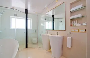 White Pearl Suites - Bathroom