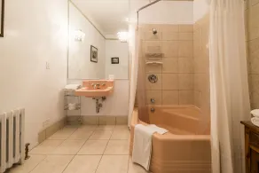 Monroe House Executive Suites - Bathroom