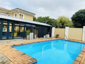 Henry George Guesthouse - Pool