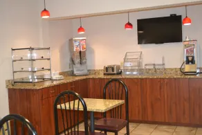 Super 8 by Wyndham Germantown/Milwaukee - Restaurant