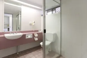 Reef Resort Motel - Bathroom