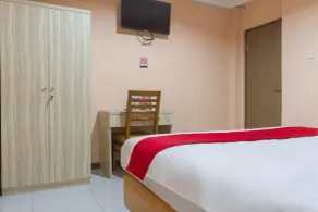 RedDoorz near Istana Plaza 2 - Room