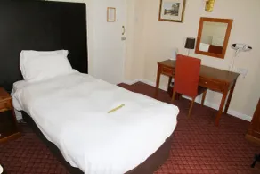 Raven Hotel by Greene King Inns - Room