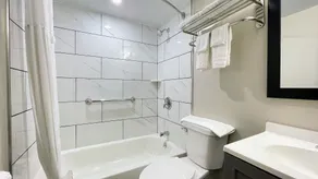 Days Inn by Wyndham Columbus IN - Salle de bain