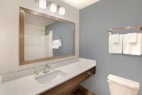 WoodSpring Suites Lackland near Sea World - Bathroom