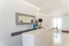 Bella Santorini - Hall