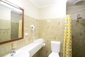 Six Degrees Motel - Bathroom