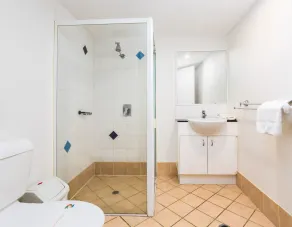 Marcoola Beach Resort - Bathroom