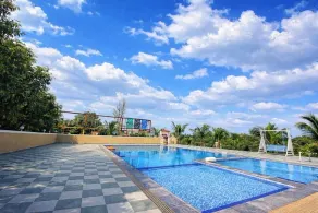 The Crystal Woods Resort - Piscina