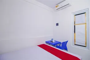 RedDoorz near STAN - Habitación