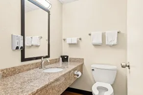 Red Roof Inn Cortland - Badezimmer