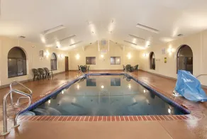 Super 8 by Wyndham St Charles - Piscine
