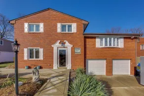 Walk to Park: Family Home in Monroeville! - Interiør