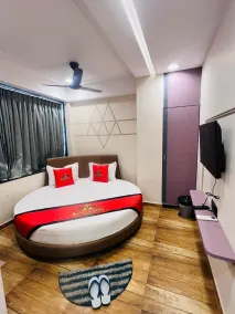 4 Ever Hotel - Surat - Rum