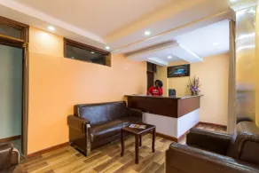 Kentania Hotel - Lobby sitting area