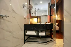 Elle Boutique Hotel - Bathroom