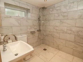 Saddlers - Bathroom