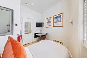 Vancouver Hotel & Studios - Chambre