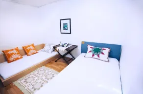 Janice's Traditional House - Camera