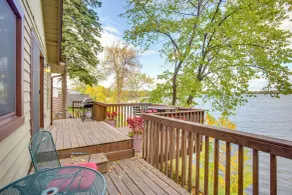 Waterfront Howard Lake Vacation Rental w/ Dock - Interni