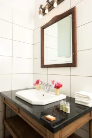 Wordsworth Lodge - Bathroom