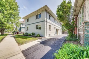 Top-Floor Wyandotte Apt Near Detroit Riverfront! - Interior