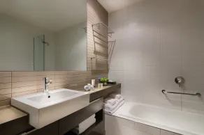 Caroline Serviced Apartments Brighton - Bathroom