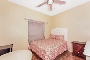Scarlett Near Cane River Falls - Room