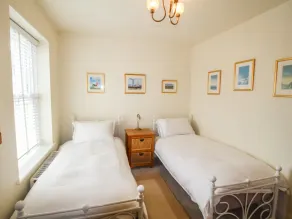 Alpen Rose Cottage - Room