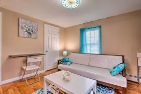 Cozy Third-Story Apartment in Dtwn Brockton! - Interior