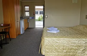 Lantern Court Motel - Room