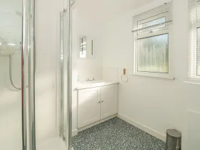 304 Norton Park - Bathroom