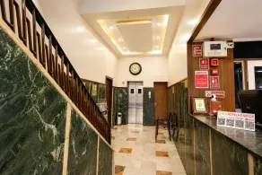 Hotel Hospice Near Surat Railway Station - Recepção