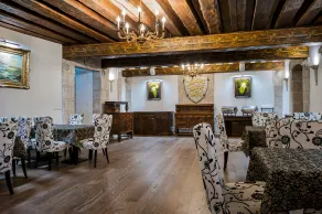 Three Crowns Residents - Restaurant