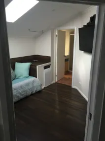 Goldy Studio Apartment at Aruba Broadbeach - Room