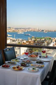 By Kinyas Hotel - Restaurant