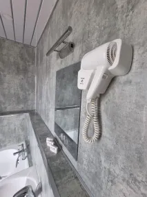 South Beach Kings Promenade Hotel - Bathroom
