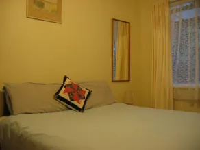 Glow Worm Motel - Habitación