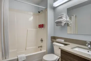 SureStay Plus Hotel by Best Western Lethbridge - Salle de bain