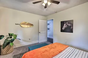 Stylish Birmingham Getaway w/ Patio & Yard! - Værelse