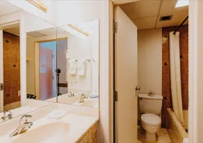 New Imperial Inn - Bathroom
