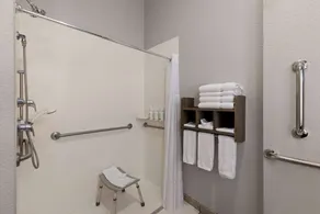 La Quinta Inn and Suites by Wyndham at WaTiki Waterpark - Salle de bain