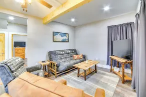 All-season Seney Home w/ Private Yard & Fire Pit! - Interiør