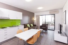 Majestic Oasis Apartments - Zimmer