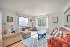 Near Snoqualmie River! Cozy Home in Rural Setting - Intérieur