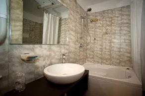 Hotel Fontana - Bathroom